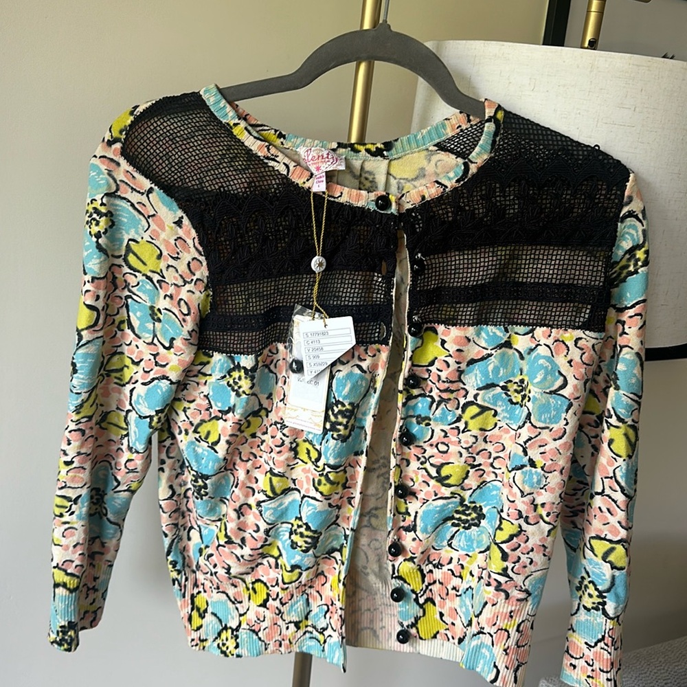 Flower Cardigan with Black buttons